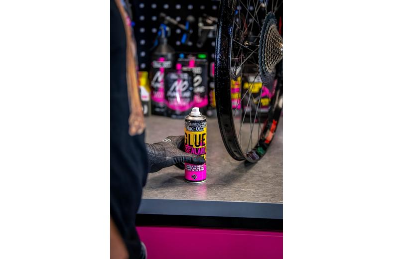 Muc-Off Glue & Sealant Remover 200ml Muc-Off Glue & Sealant Remover 200ml