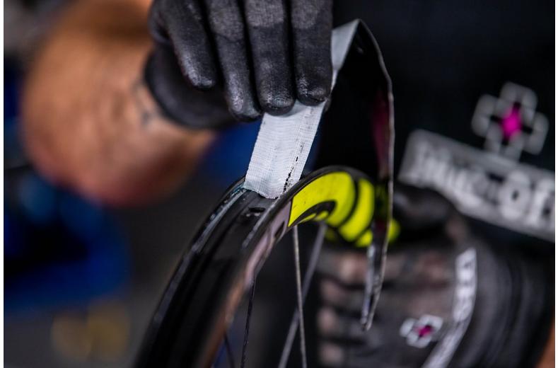 Muc-Off Glue & Sealant Remover 200ml Muc-Off Glue & Sealant Remover 200ml