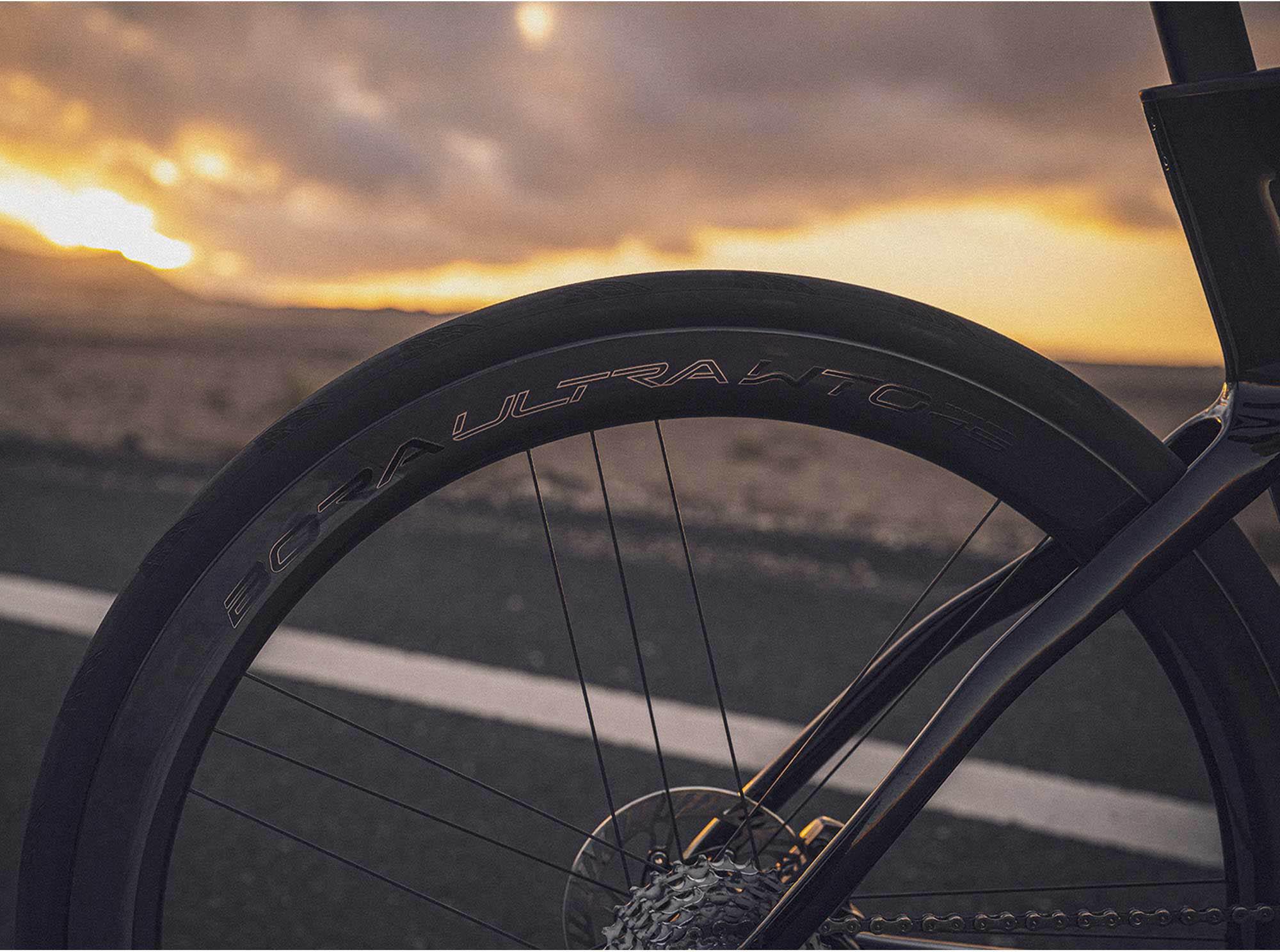 Campagnolo Bora Ultra WTO 45 C23 Disc Brake Wheelset, Shimano