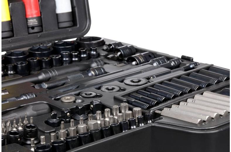 Halfords Advanced 200 Piece Socket and Ratchet Spanner Set - Limited Black Edition Halfords Advanced 200 Piece Socket and Ratchet Spanner Set - Limited Black Edition