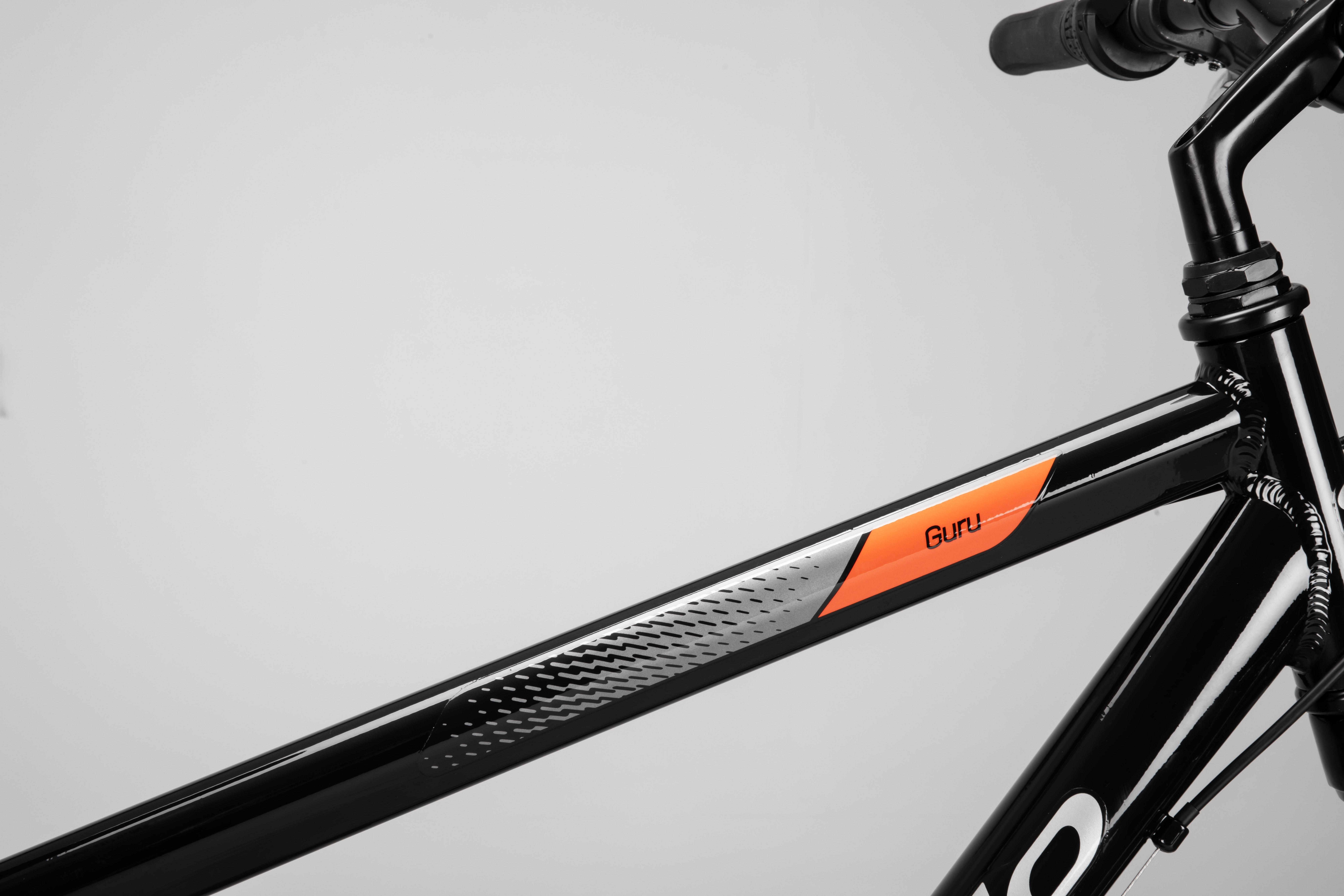 Apollo Guru Mens Hybrid Bike - M, L Frames