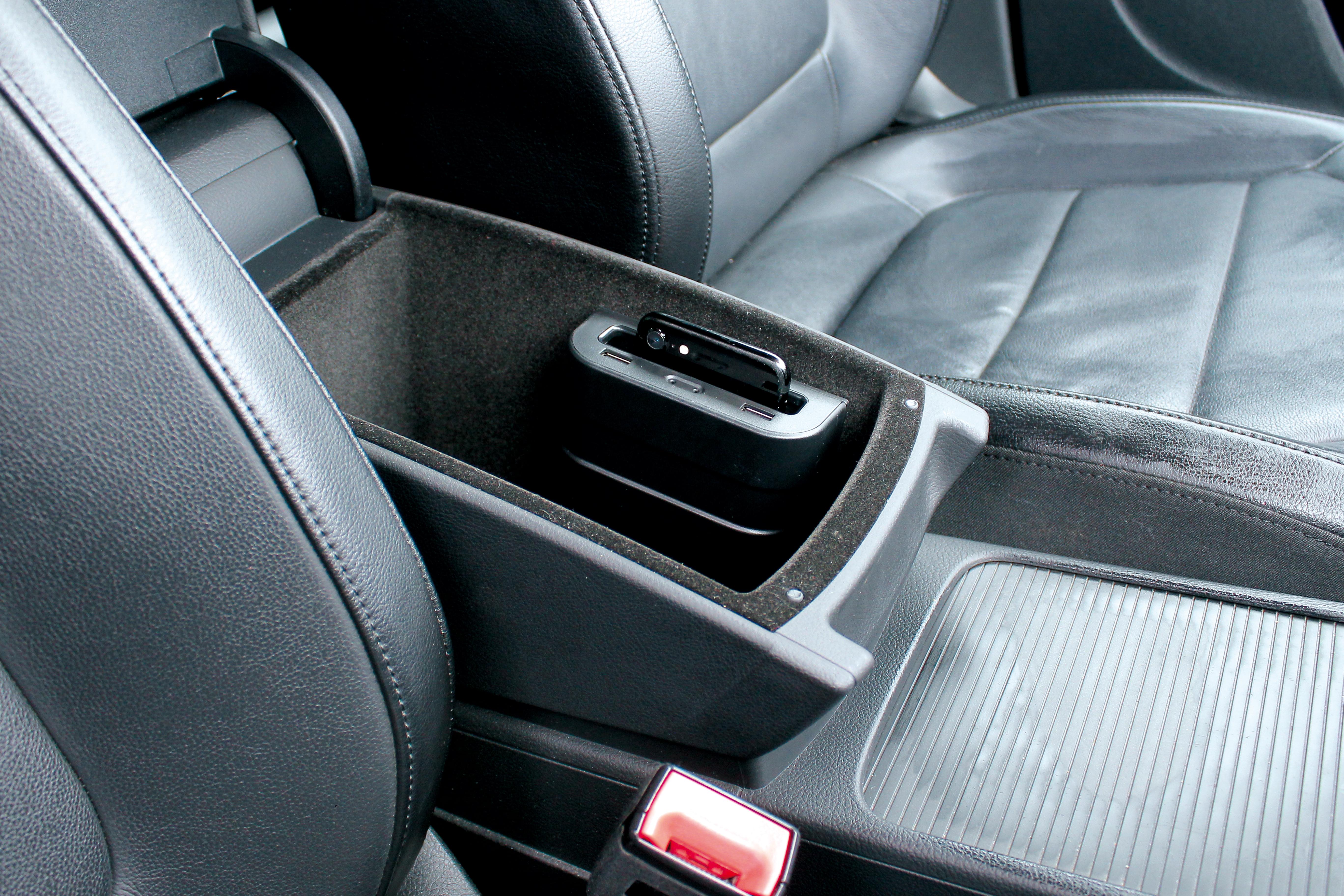 Connects2 Universal In-Car Charging Pocket