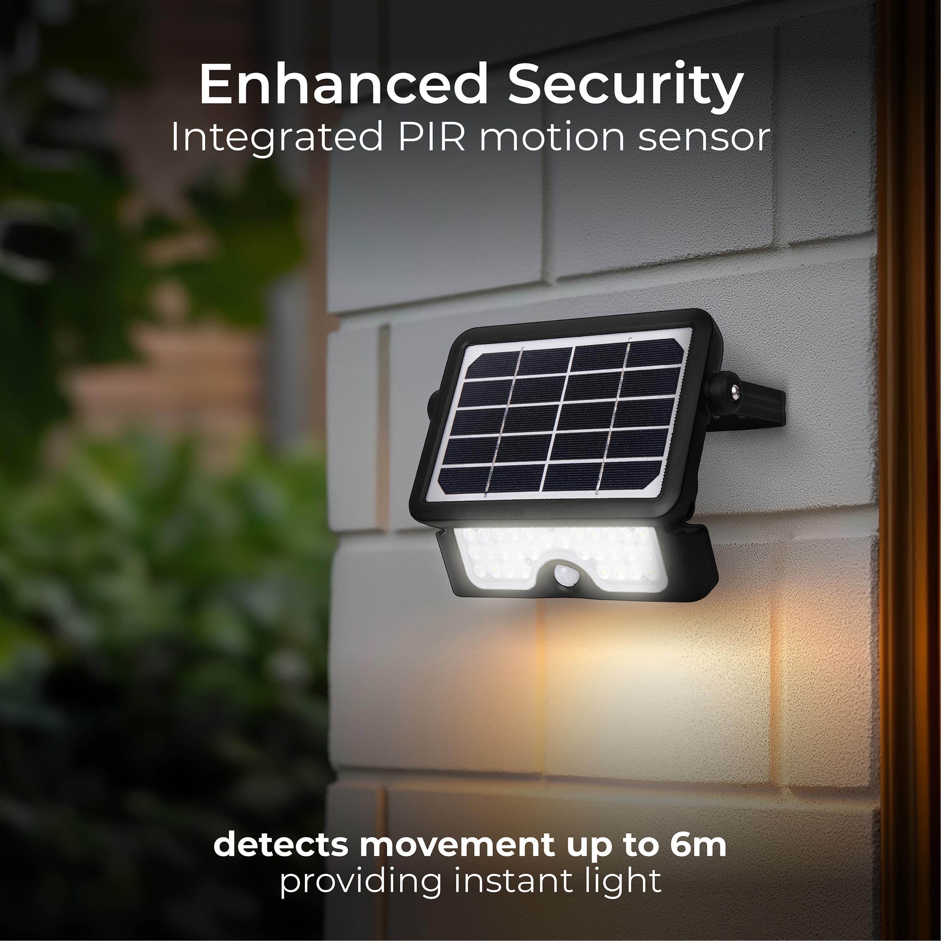 Luceco LED Solar Floodlight & PIR, 550lm