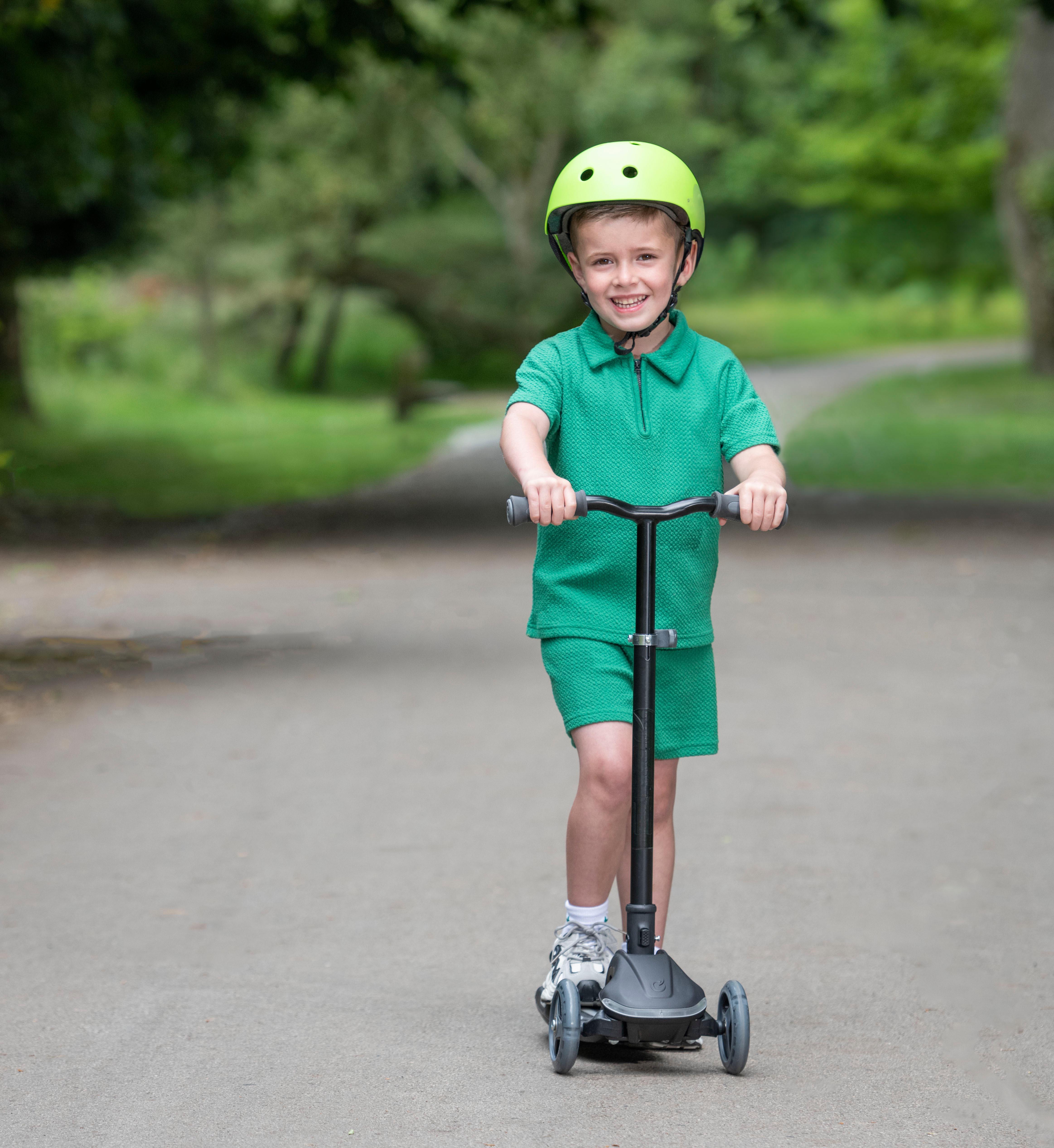 EVO Illuminate, Black/White Lightnings