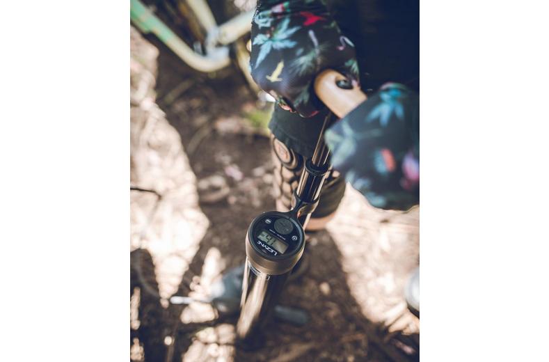 Lezyne Digital Pressure Over Drive Tubeless Track Pump Black Lezyne Digital Pressure Over Drive Tubeless Track Pump Black