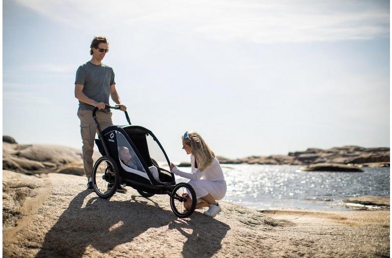 Hamax Breeze Child Bike Trailer, White/Green Hamax Breeze Child Bike Trailer, White/Green