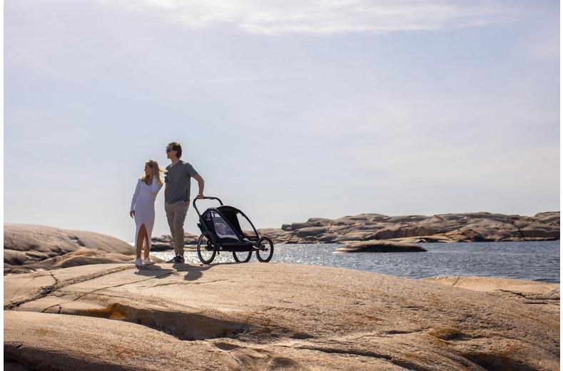 Hamax Breeze Child Bike Trailer, White/Green Hamax Breeze Child Bike Trailer, White/Green