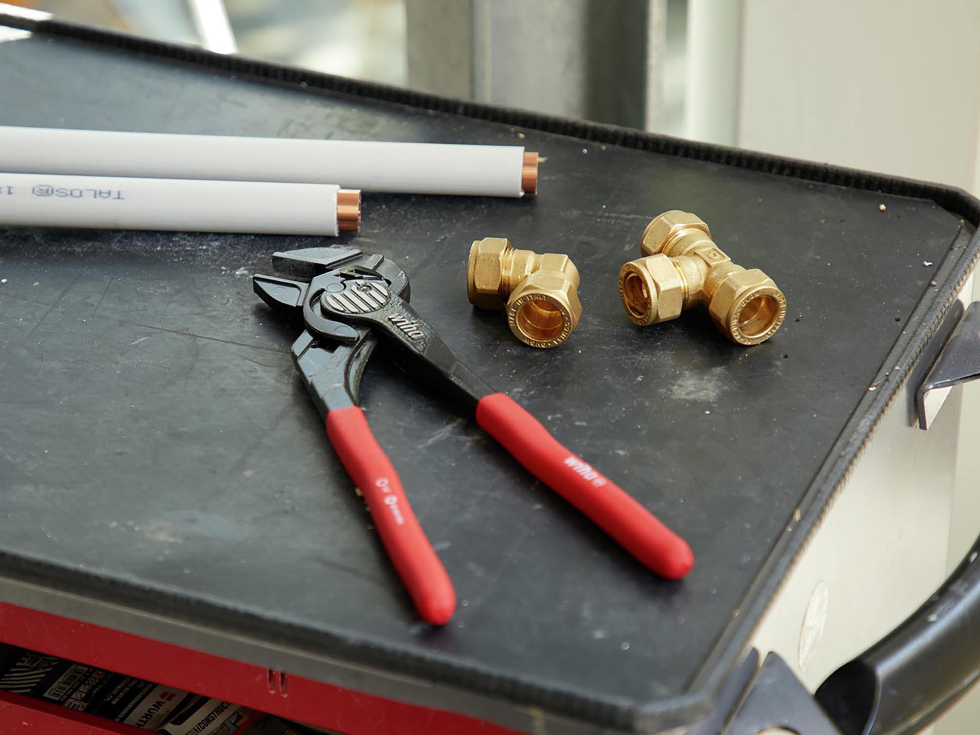 Wiha Heavy Duty Water Pump Pliers 250mm