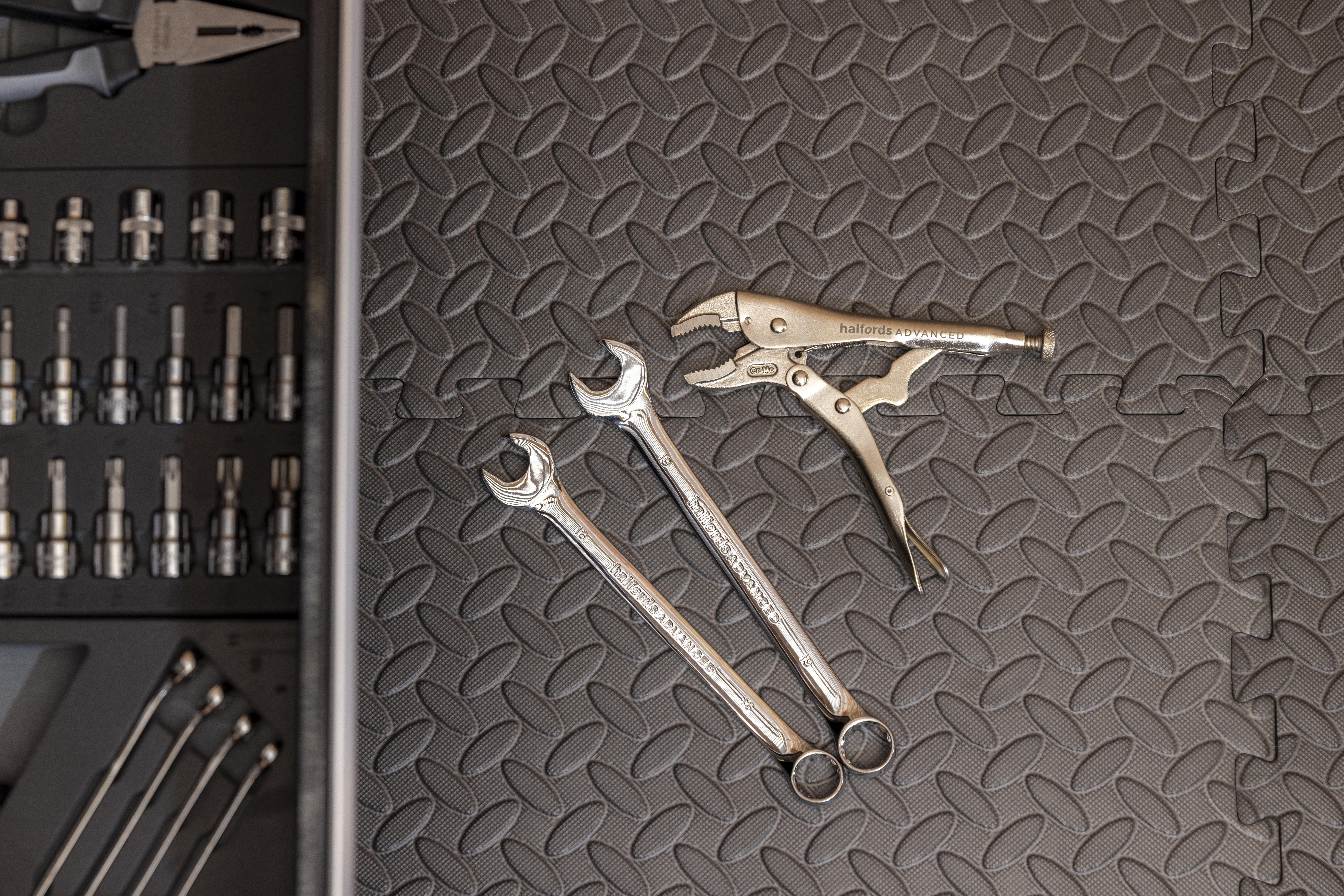 Halfords 6 Pack Black Floor Mats