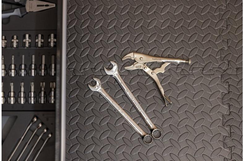 Halfords 6pc Black Floor Mat Set - 120cm x 180cm Halfords 6pc Black Floor Mat Set - 120cm x 180cm