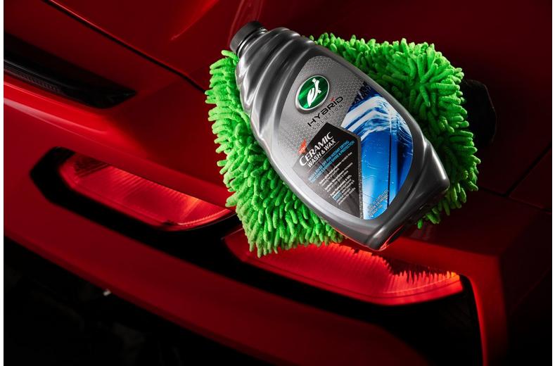 Turtle Wax Hybrid Solutions Ceramic Wash and Wax 1.42L Turtle Wax Hybrid Solutions Ceramic Wash and Wax 1.42L