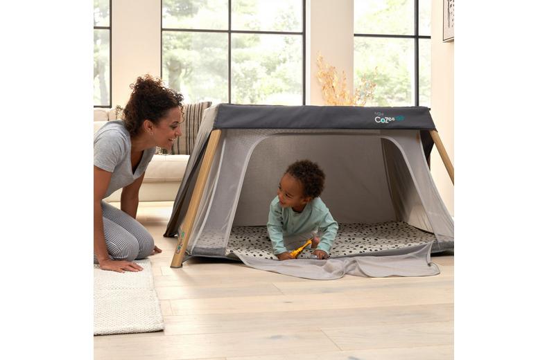 Tutti Bambini CoZee Go Day & Night Shade - Black Tutti Bambini CoZee Go Day & Night Shade - Black