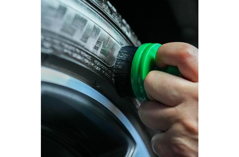 TURTLE WAX Ultimate Tyre Shine Applicator Brush TURTLE WAX Ultimate Tyre Shine Applicator Brush