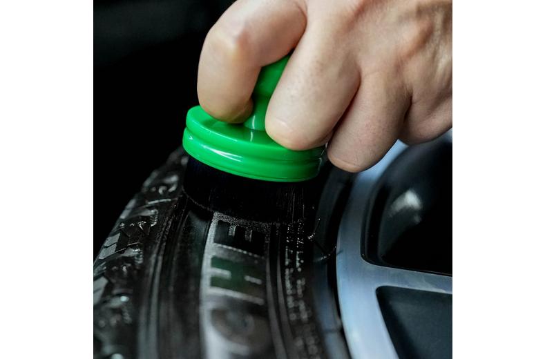 TURTLE WAX Ultimate Tyre Shine Applicator Brush TURTLE WAX Ultimate Tyre Shine Applicator Brush