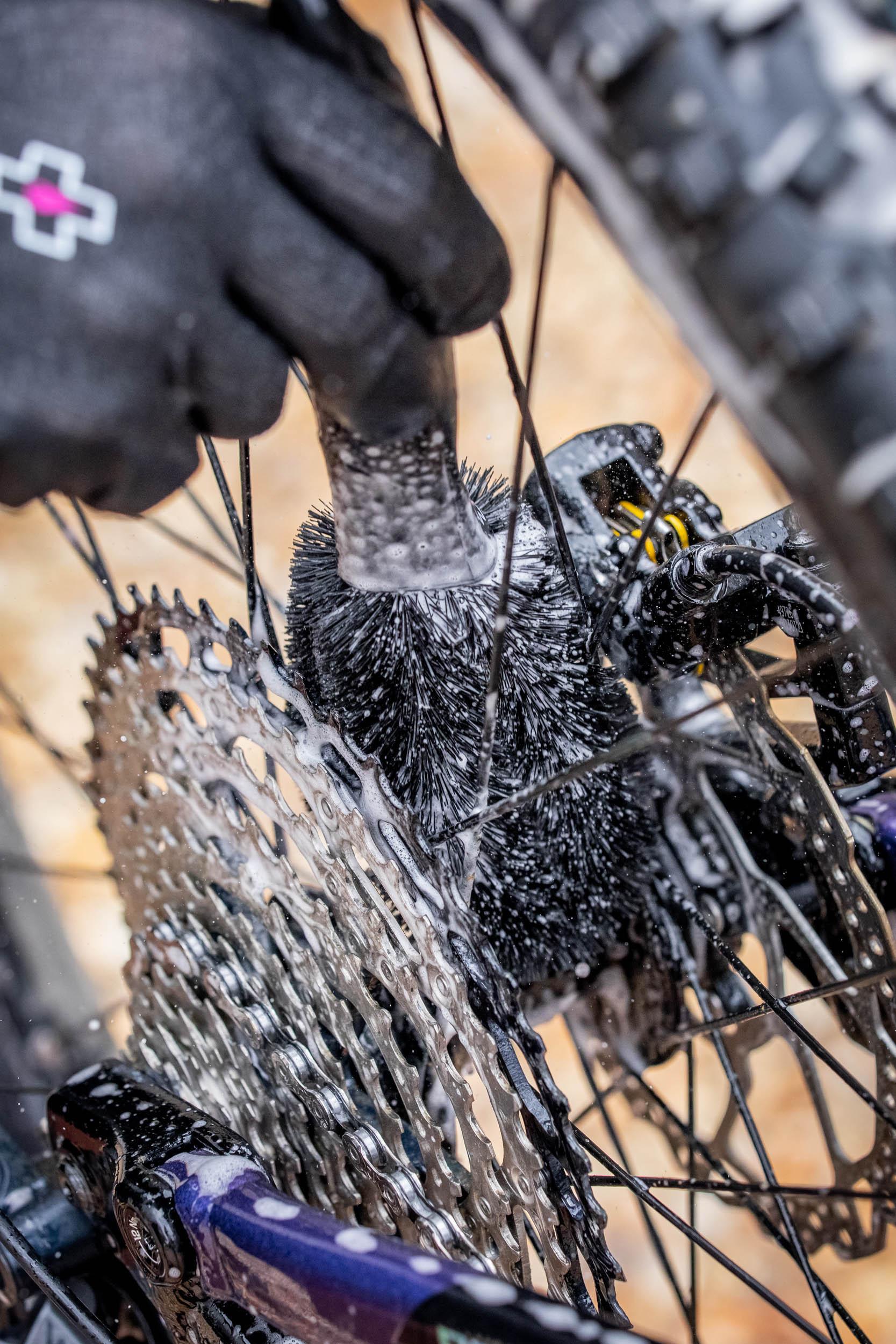 Muc-Off Brush - 2 Prong