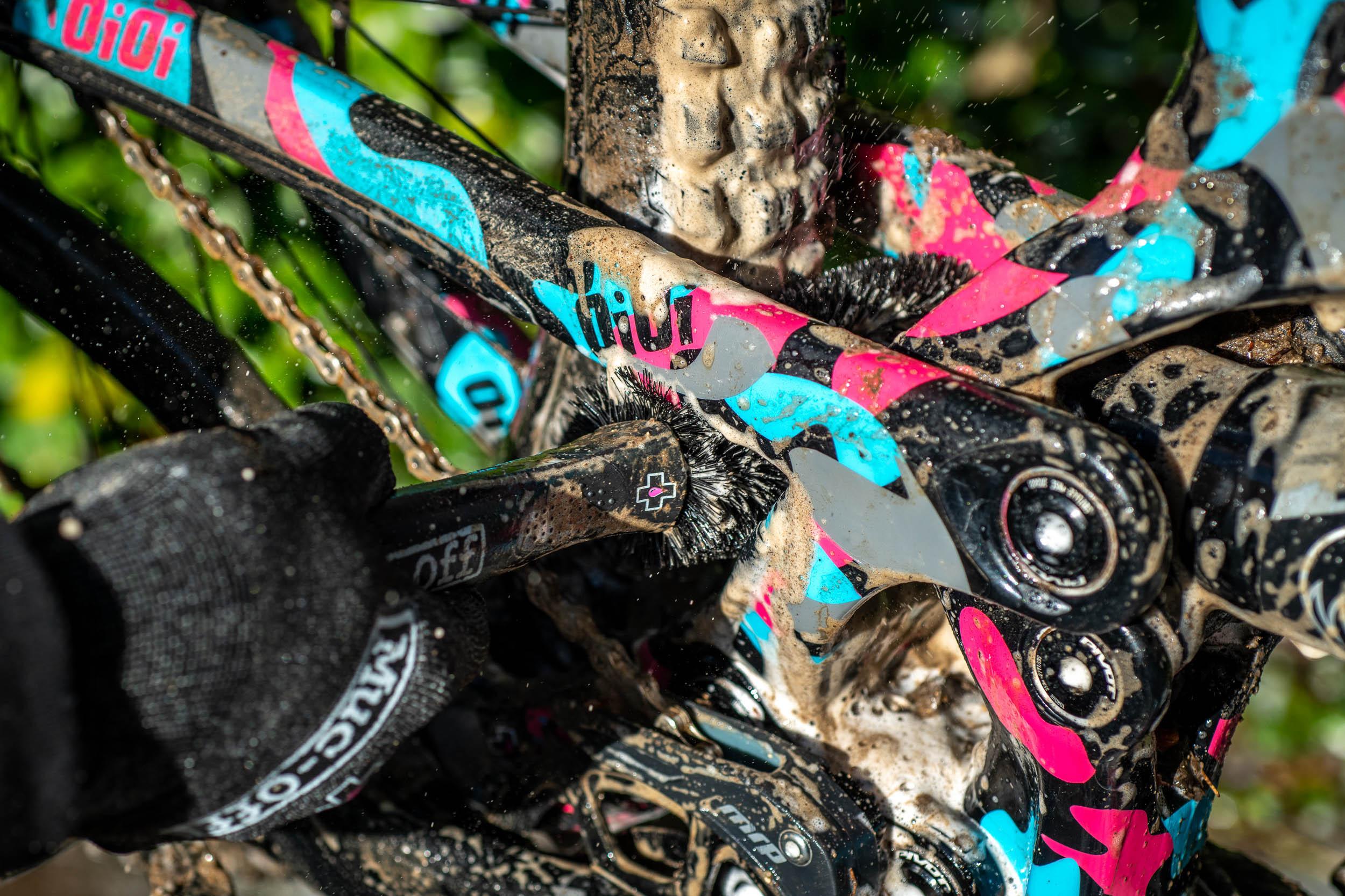 Muc-Off Wheel & Component Brush