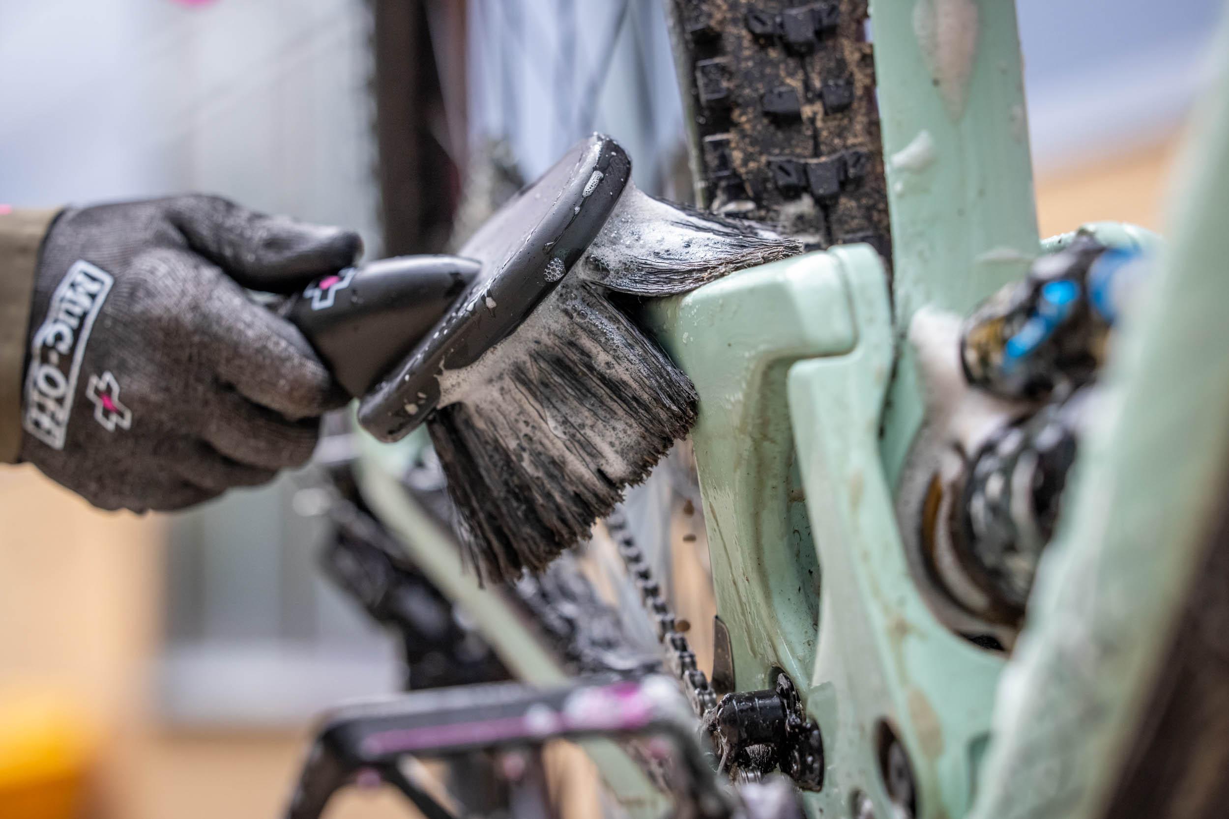 Muc-Off Soft Washing Brush