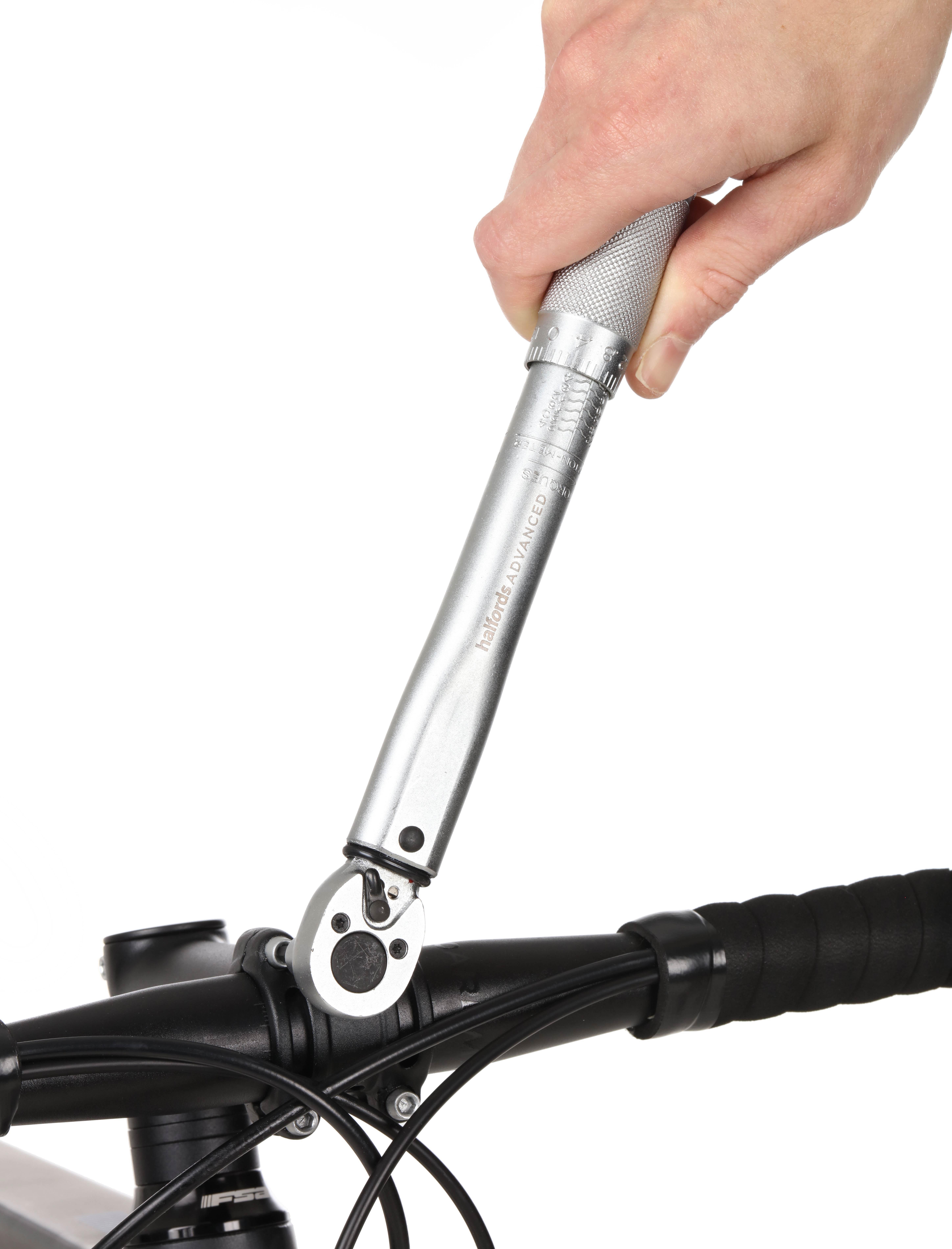 Halfords Advanced Torque Wrench with Sockets