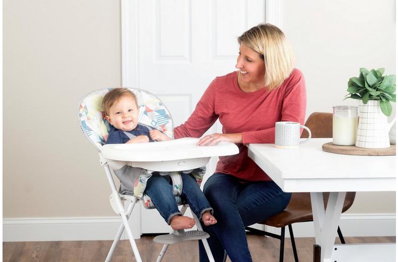 Graco Snack N' Stow Highchair - Playtime Graco Snack N' Stow Highchair - Playtime