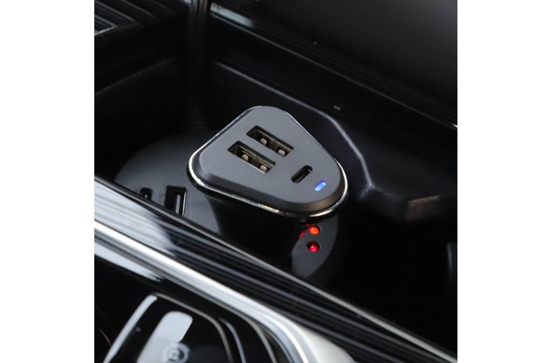 Halfords Dual USB-A and USB-C In-Car Charger Halfords Dual USB-A and USB-C In-Car Charger