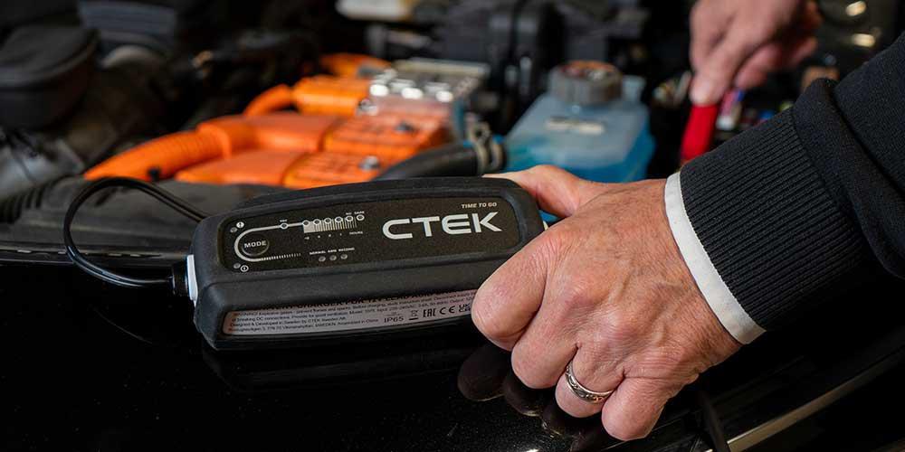 CTEK CT5 Time To Go Battery Charger Kit