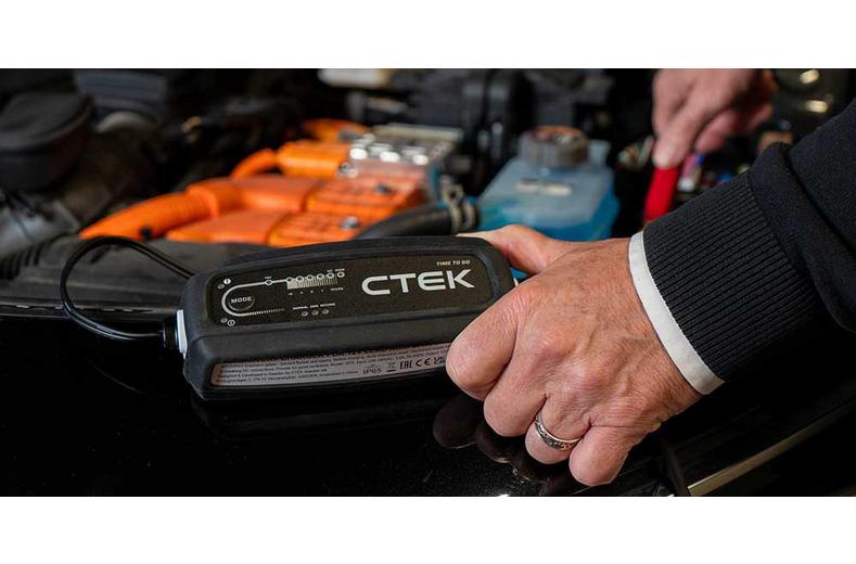 CTEK CT5 Time To Go Battery Charger Kit CTEK CT5 Time To Go Battery Charger Kit
