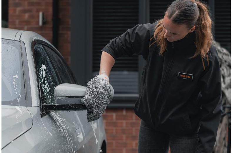 Halfords Advanced Microfibre Wash Mitt Halfords Advanced Microfibre Wash Mitt