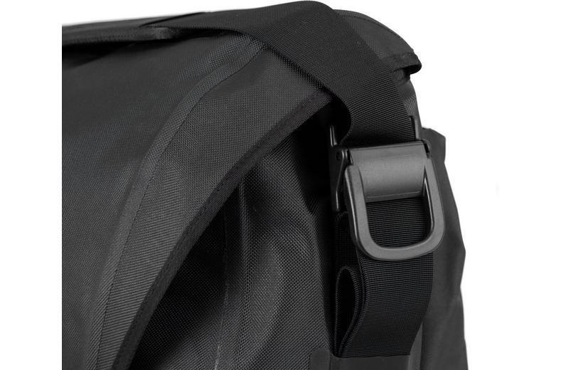 Brompton Metro Messenger Waterproof 20 Litres - Black Brompton Metro Messenger Waterproof 20 Litres - Black