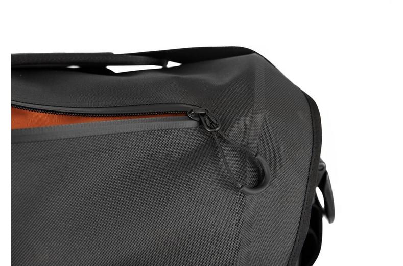 Brompton Metro Messenger Waterproof 20 Litres - Black Brompton Metro Messenger Waterproof 20 Litres - Black