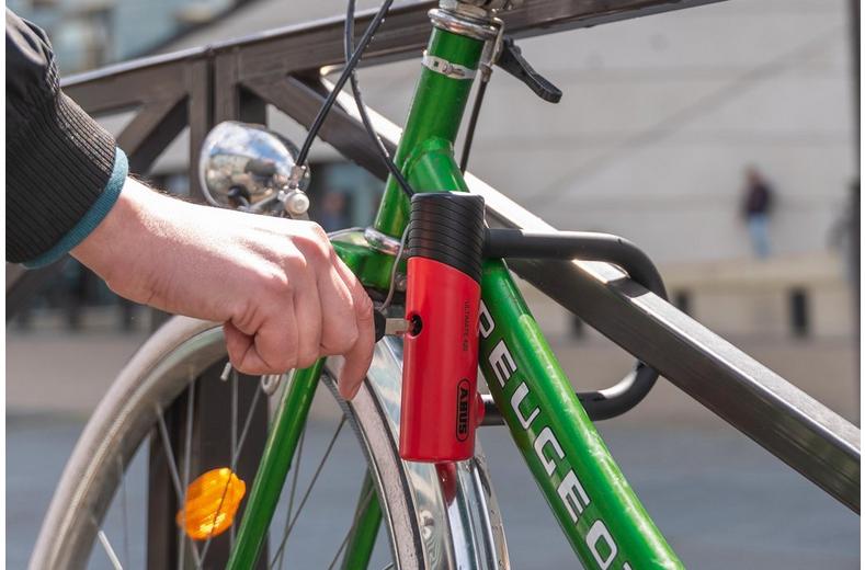 ABUS D-Lock 420K/150 HB140 + USH ABUS D-Lock 420K/150 HB140 + USH