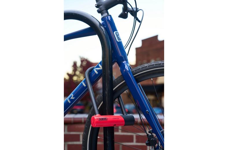 ABUS D-Lock 420K/150 HB140 USH + Cobra 10/120 Cable ABUS D-Lock 420K/150 HB140 USH + Cobra 10/120 Cable