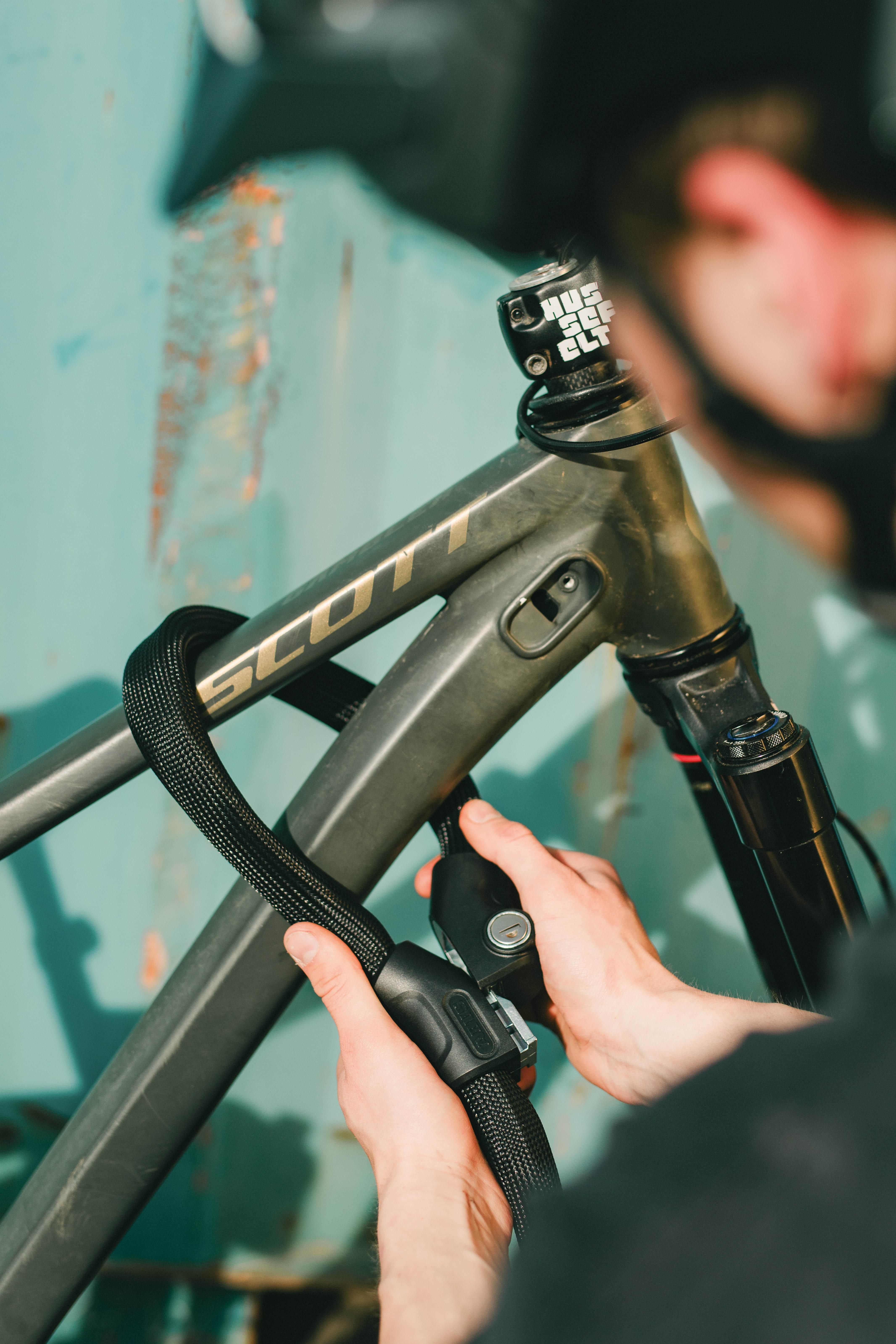 ABUS Infinity Loop 1806/110 Bike Lock, Black | Halfords UK