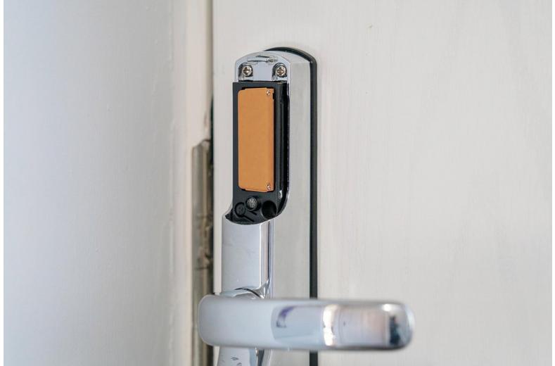 Yale Smart Door Lock, Conexis L2, Chrome Yale Smart Door Lock, Conexis L2, Chrome