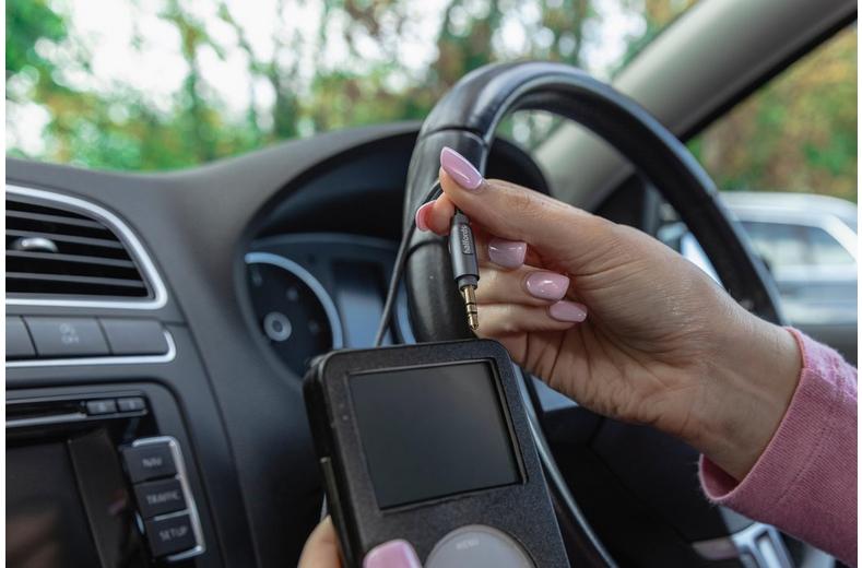 Halfords Aux to Aux 1.2m Charcoal Halfords Aux to Aux 1.2m Charcoal