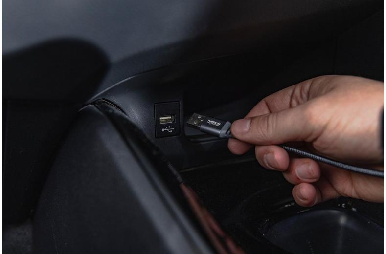 Halfords USB-A to Lightning 1.2m Charcoal Halfords USB-A to Lightning 1.2m Charcoal