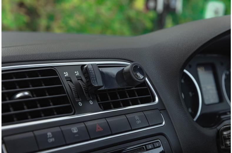 Halfords Core Vent Phone Holder Halfords Core Vent Phone Holder