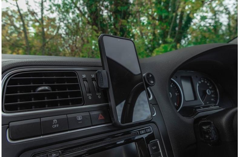 Halfords Core Vent Phone Holder Halfords Core Vent Phone Holder