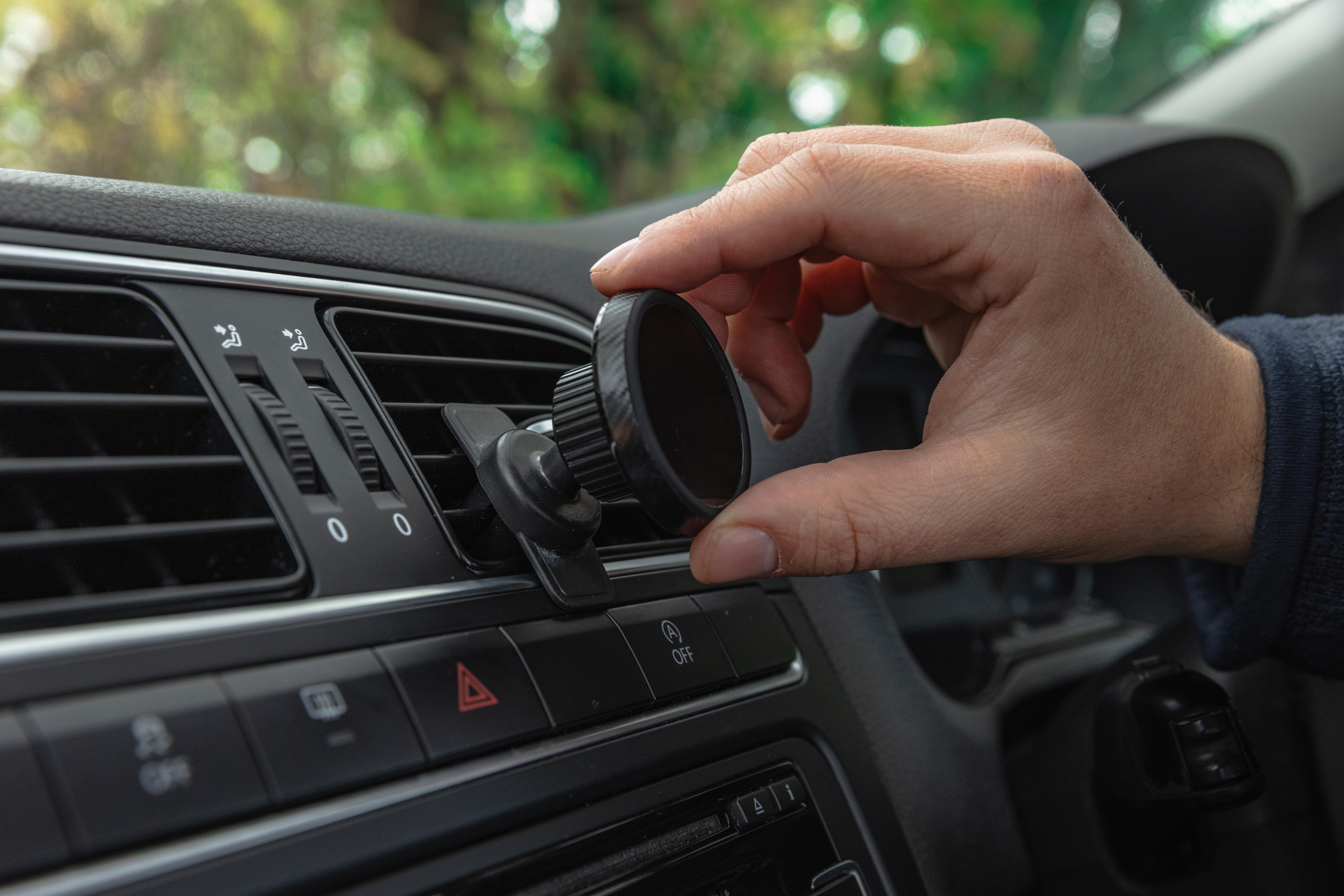 Halfords Core Magnetic Vent Phone Holder