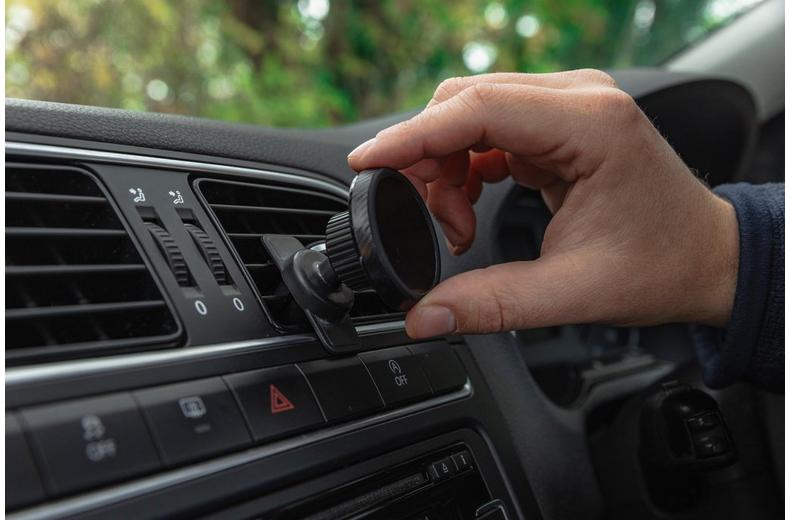 Halfords Core Magnetic Vent Phone Holder Halfords Core Magnetic Vent Phone Holder