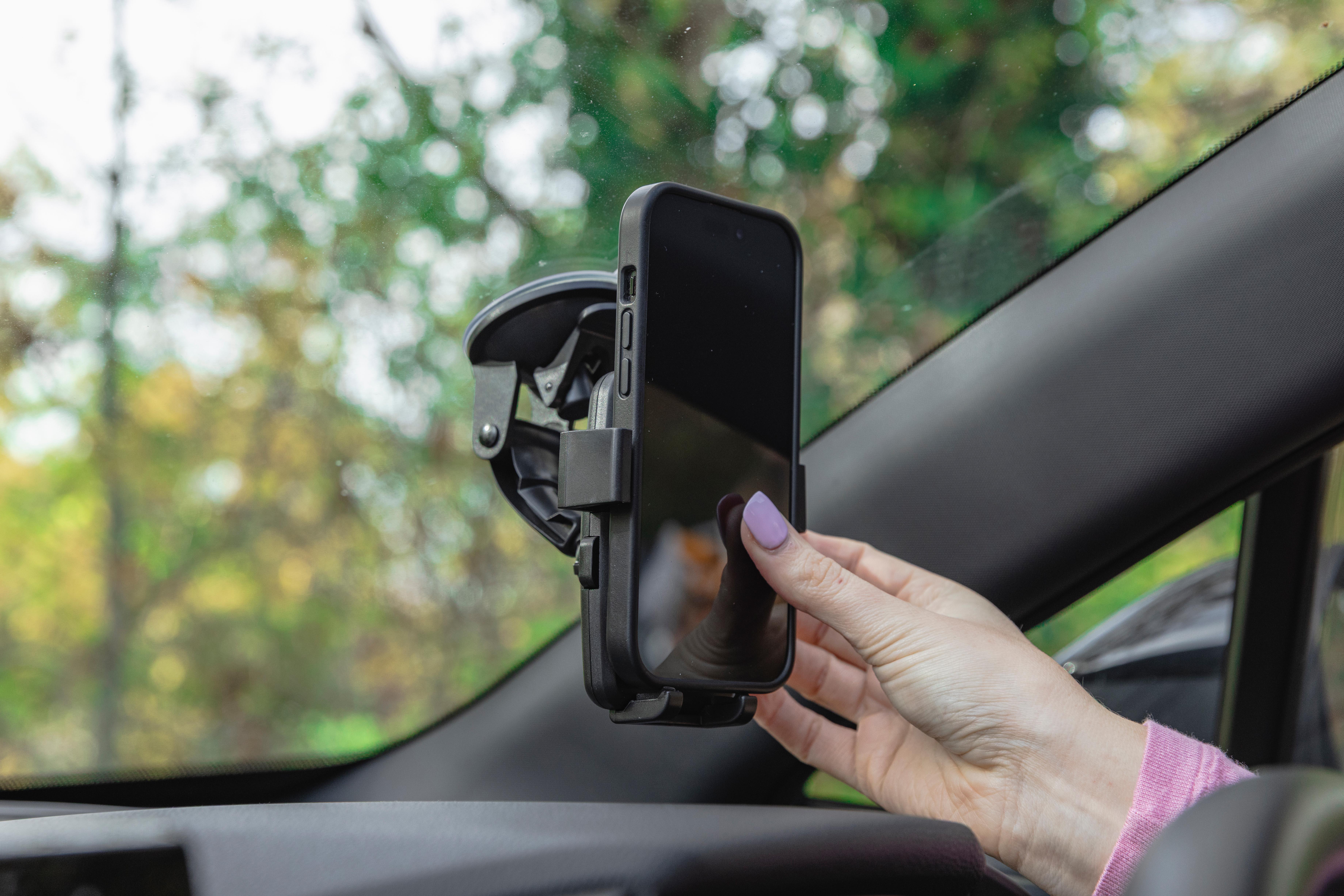 Halfords Core One Touch Windscreen and Dash Phone Holder