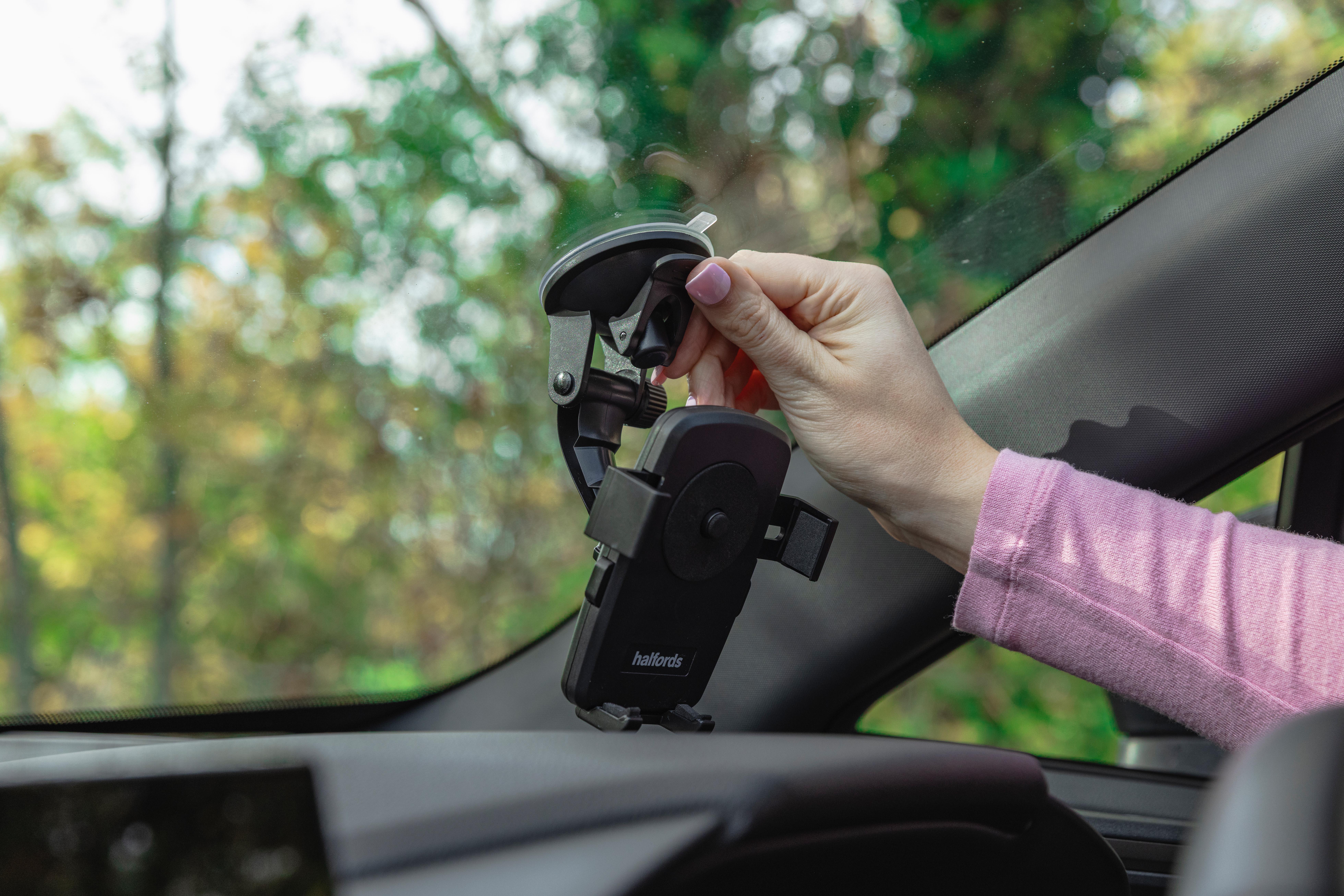 Halfords Core One Touch Windscreen and Dash Phone Holder