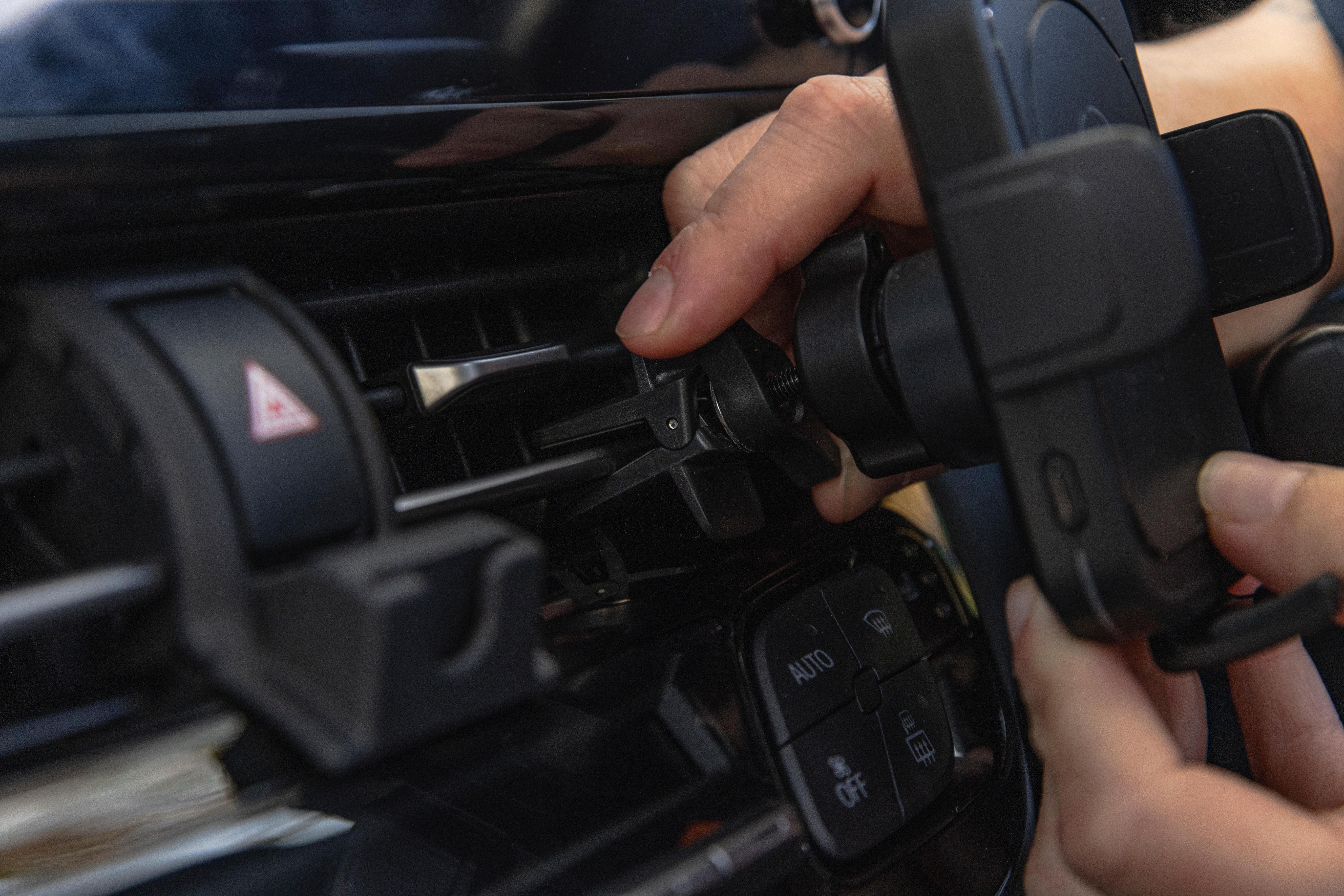 Halfords Advanced Automatic Vent Phone Holder