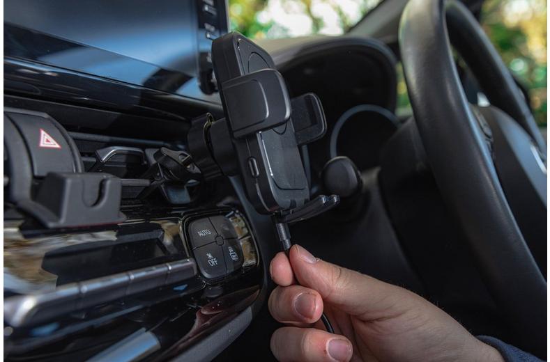 Halfords Advanced Automatic Vent Phone Holder Halfords Advanced Automatic Vent Phone Holder