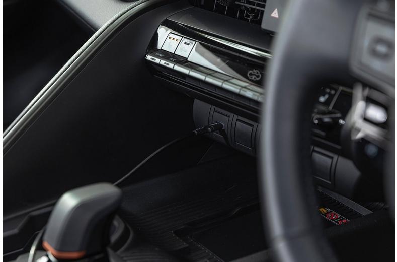 Halfords USB -C to Lightning 2m Charcoal Halfords USB -C to Lightning 2m Charcoal