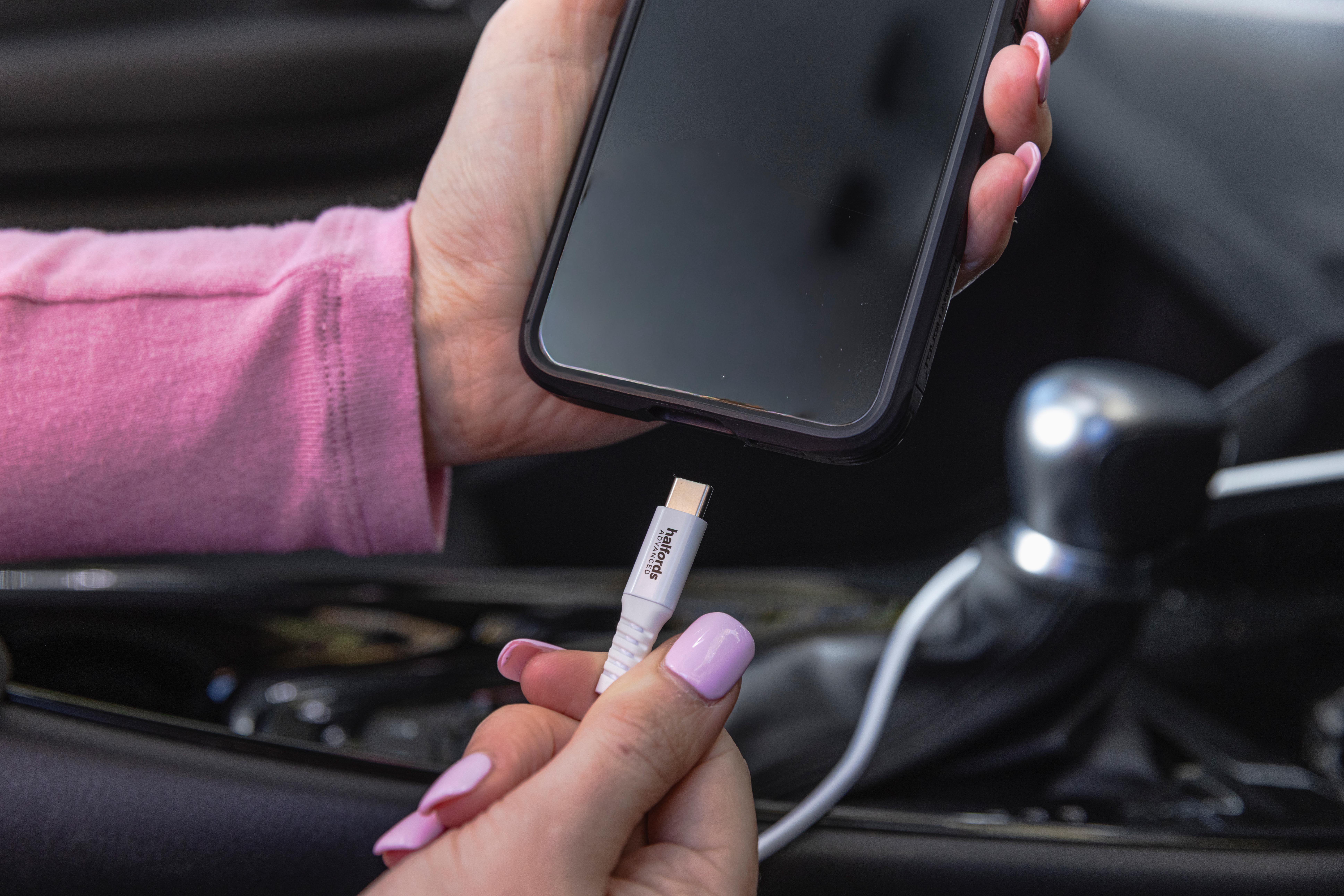 Halfords USB-A to USB-C 1.2m White