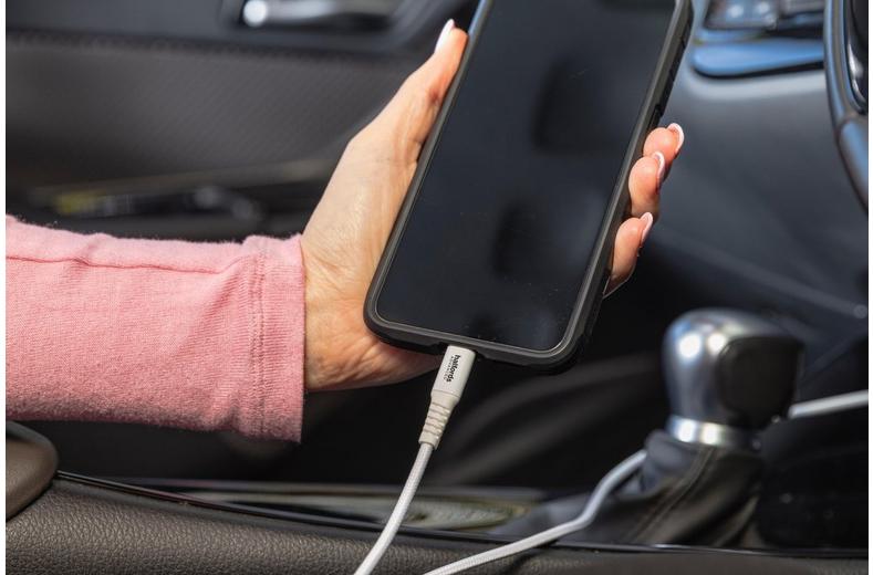 Halfords USB-A to USB-C 1.2m White Halfords USB-A to USB-C 1.2m White