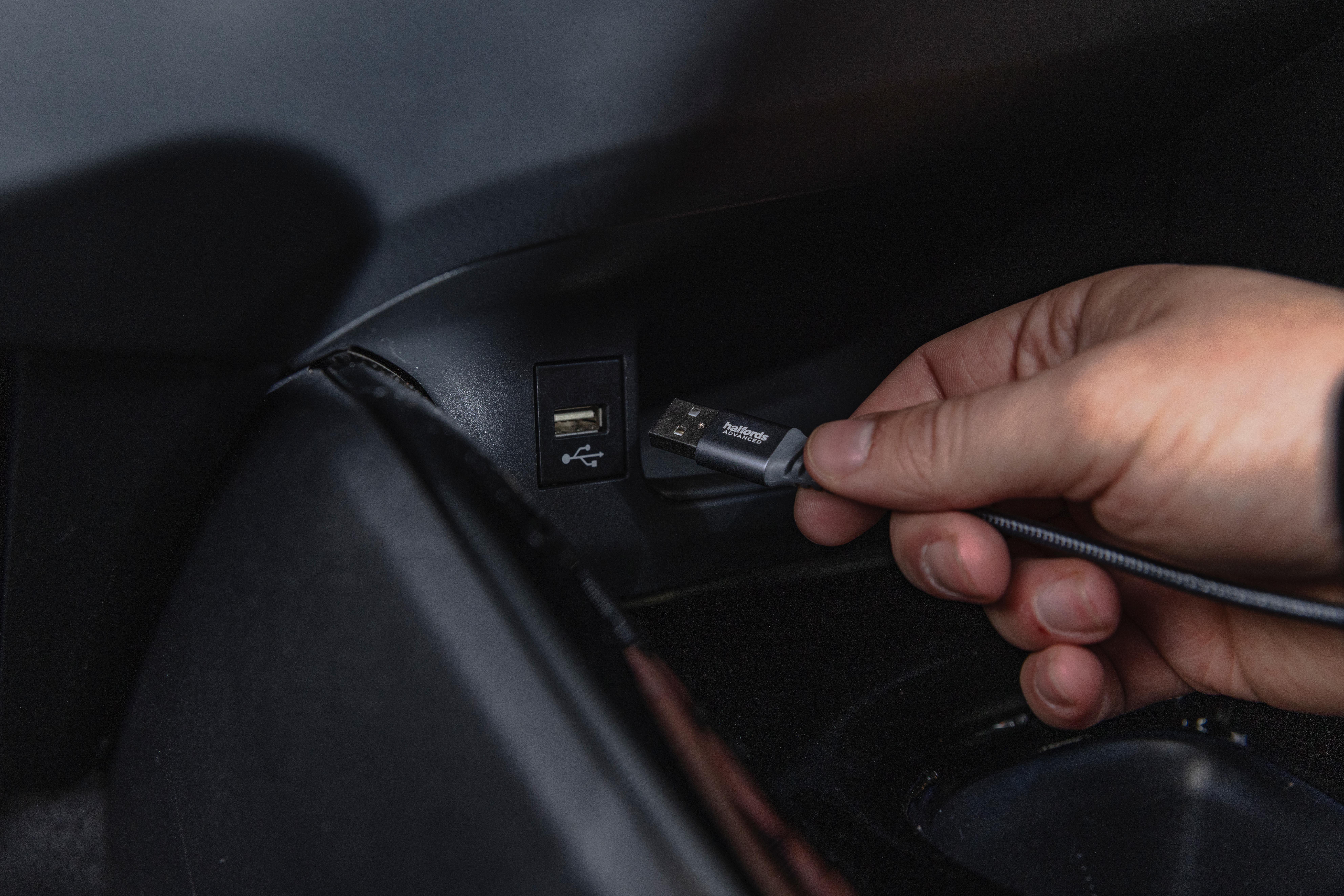 Halfords USB-A to USB-C Cable 1.2m Charcoal