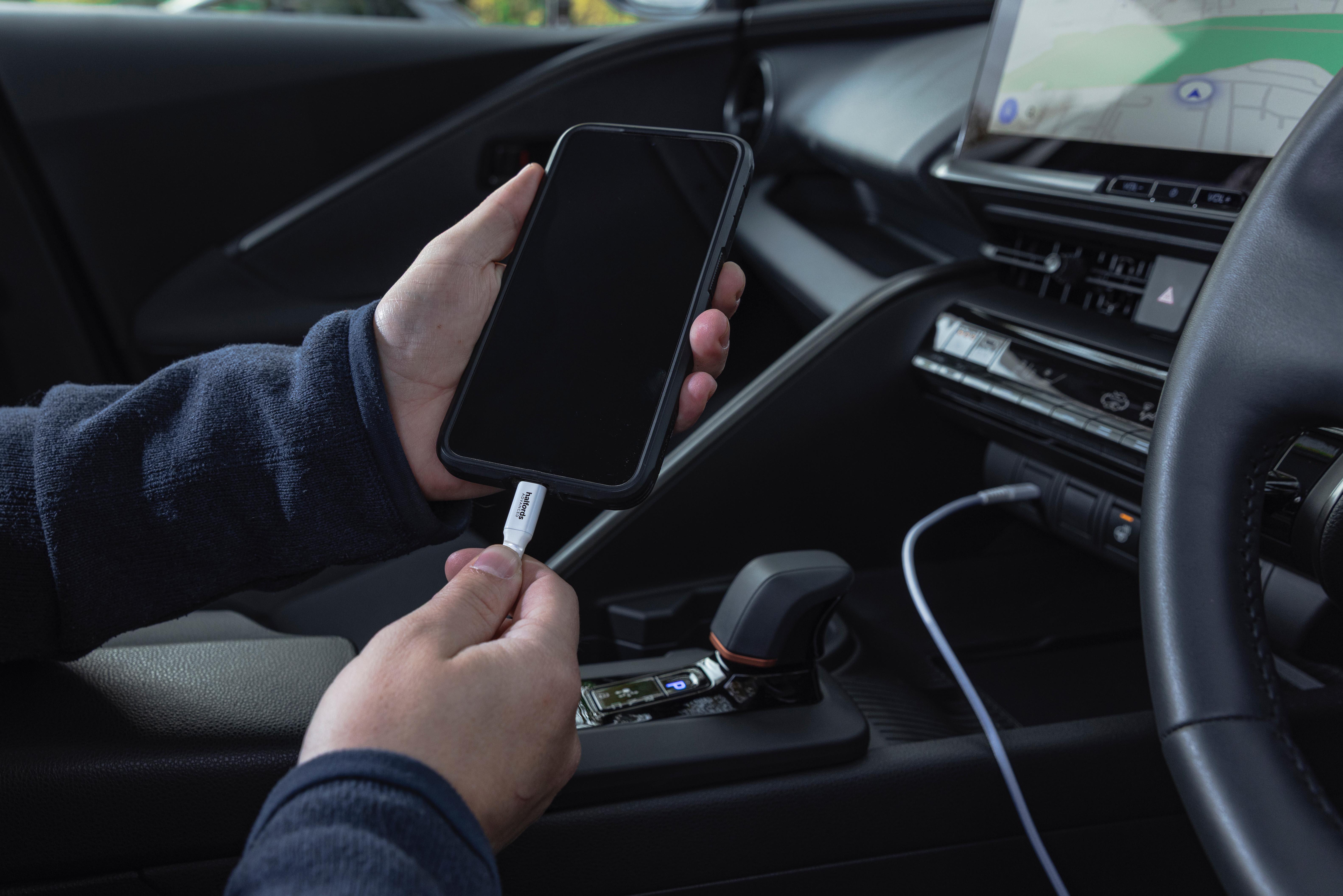 Halfords USB-C to USB-C Cable 1.2m White