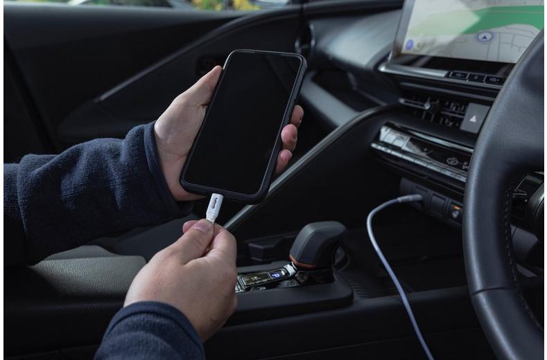 Halfords USB-C to USB-C Cable 1.2m White Halfords USB-C to USB-C Cable 1.2m White