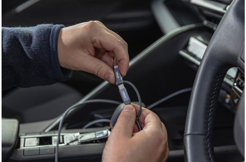 Halfords USB-C-USB-C&Lightning 1.2m Charcoal Halfords USB-C-USB-C&Lightning 1.2m Charcoal